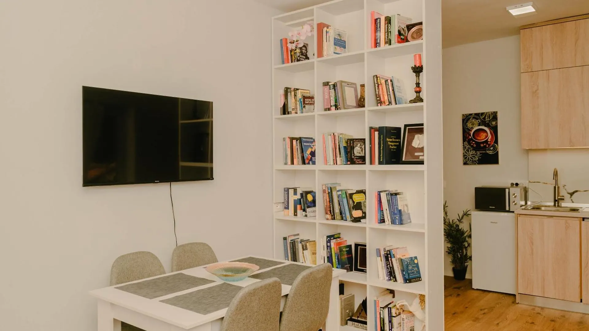 Studio Flat In Heart Of Tirana contacts